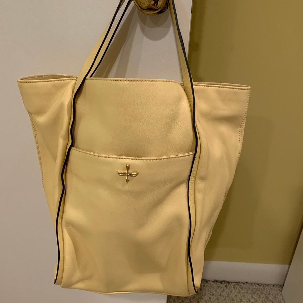 Pour La Victoire Tote